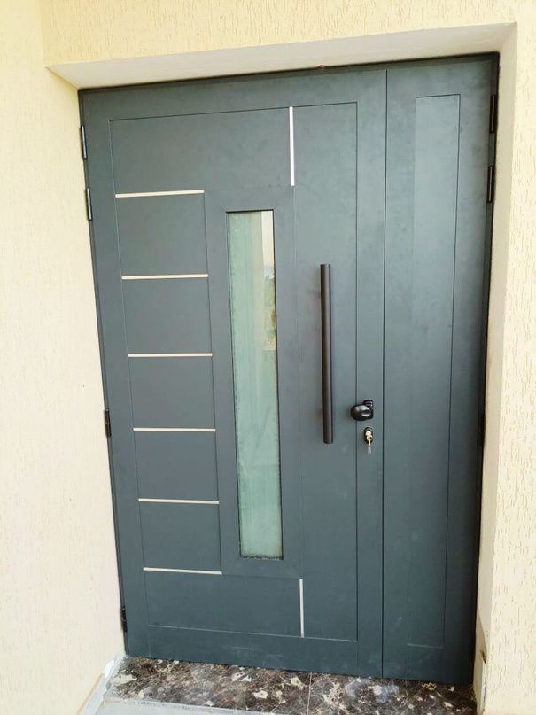 Double porte aluminium gris anthracite avec inserts horizontaux