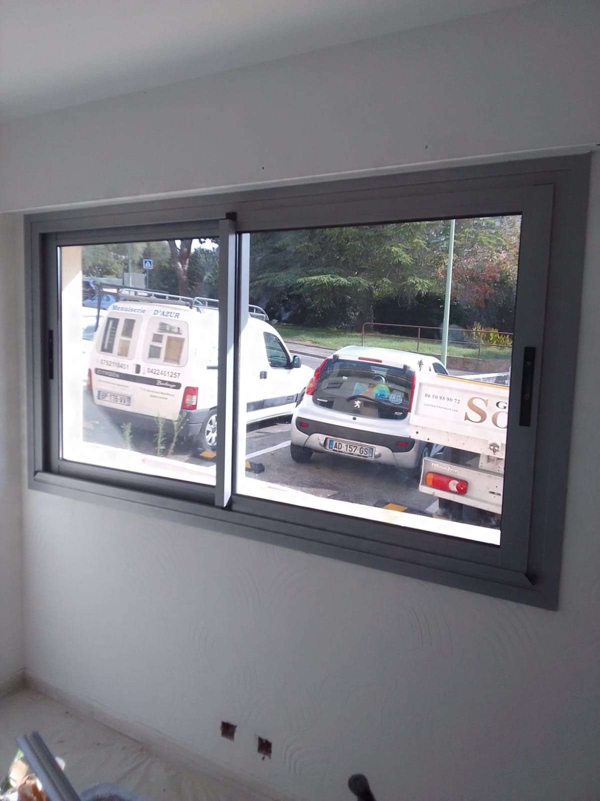 Fenêtre aluminium gris anthracite